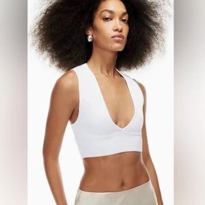 Babaton Cream Textured V-Neck Cropped Tank